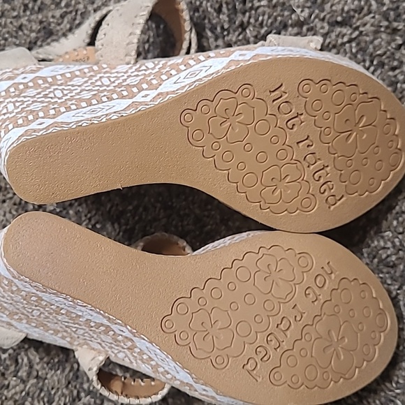 New Not Rated 9.5 Native American Strappy High Wedge Sandals Oatmeal - Picture 7 of 7